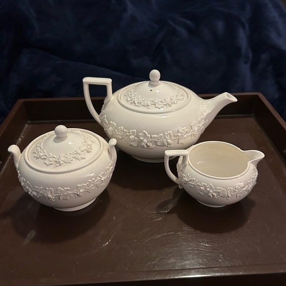 Wedgwood Dining Vintage Wedgwood Embossed Queensware Cream On Cream